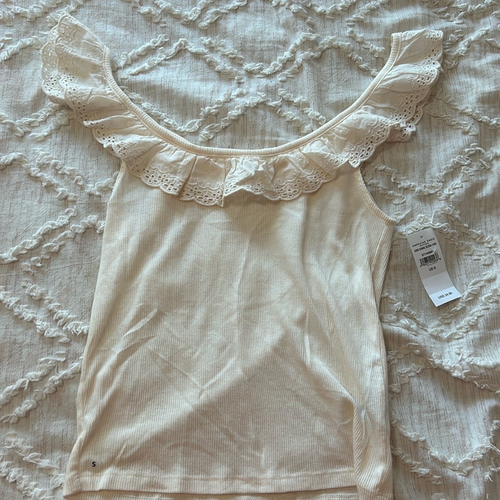 BRAND NEW cream american eagle shirt